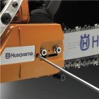 Oldalra szerelt láncfeszítő