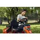Husqvarna R 320X AWD elülső vágóasztalos fűnyírótraktor